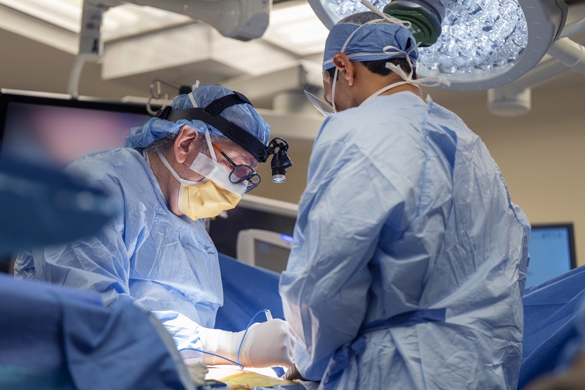 Dr. Sheinfeld performing surgery: The surgery is RPLND (retroperitoneal lymph node dissection) for testis cancer.