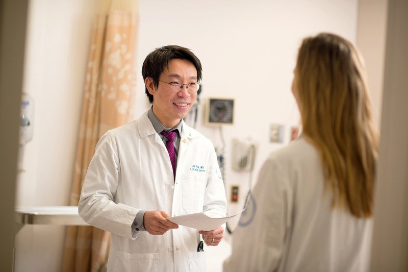 MSK hematologic oncologist Jae Park talks with another doctor