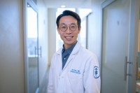 MSK hematologist-oncologist Dr. Jae Park